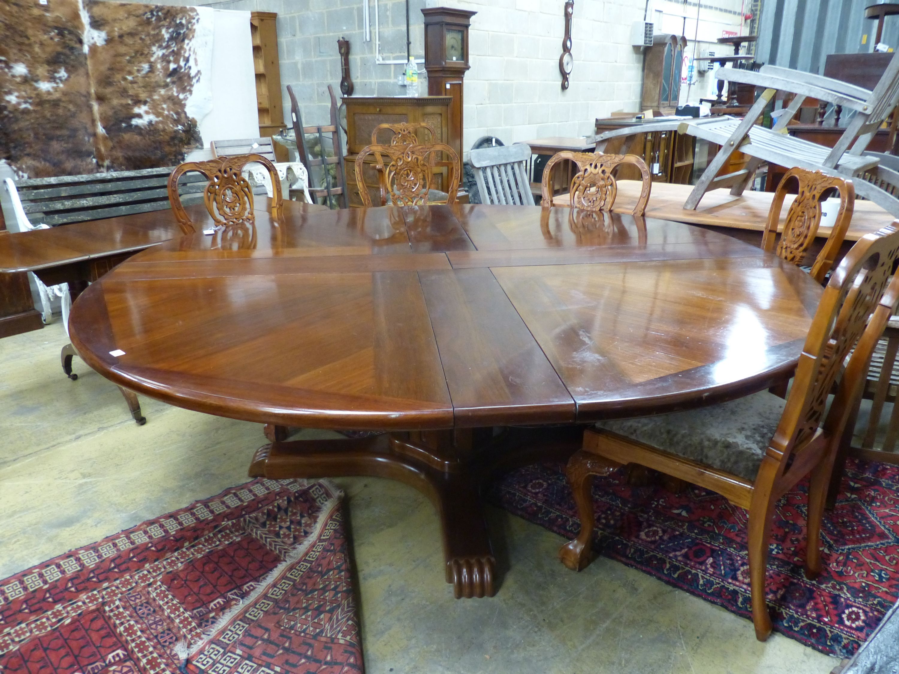 A Jupes patent style mahogany extending circular dining table, 224cm extended, height 74cm